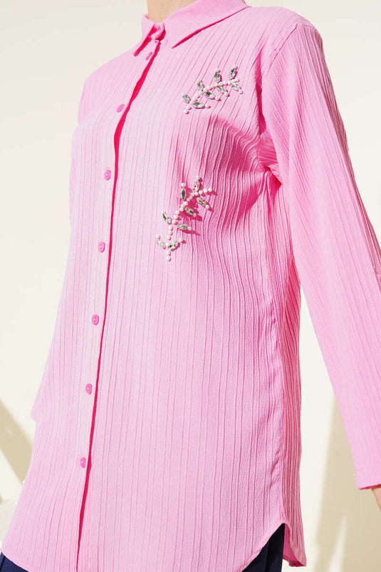 قميص وردي مخطط منقوش بلؤلؤة أمامية