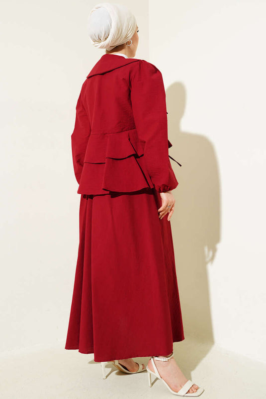 بلوزة مربوطة بحبل أمامي، بدلة من قطعتين، تنورة، لون أحمر قرمزي