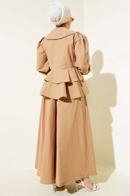 طقم بلوزة وتنورة مربوطة بحبل أمامي من قطعتين - لون جمل