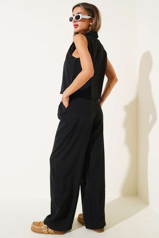 Ensemble deux pièces avec devant à cordon et gilet, noir.