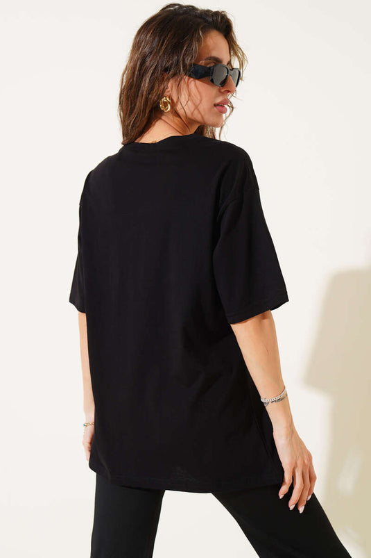 تي شيرت مطبوع عليه قلب باللون الأسود