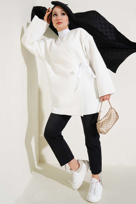 Veste bouclée écrue à ruban sur le devant