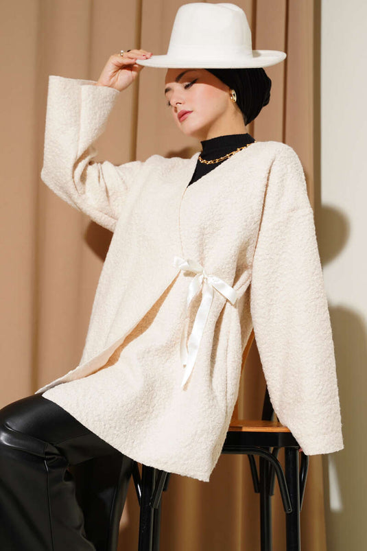 سترة كريمية بشريط أمامي