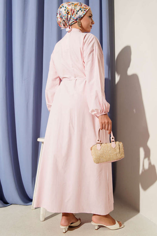 Rosafarbenes, geripptes Kleid mit Gürtel vorne