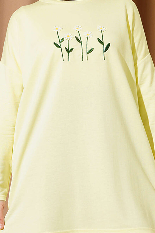 Tunique Jaune Brodée de Marguerites sur le Devant