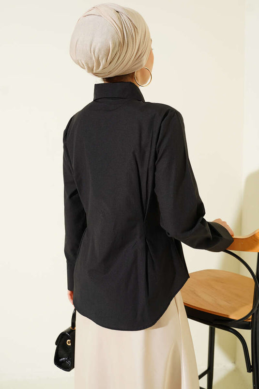 قميص قصير بتفاصيل طية أمامية باللون الأسود