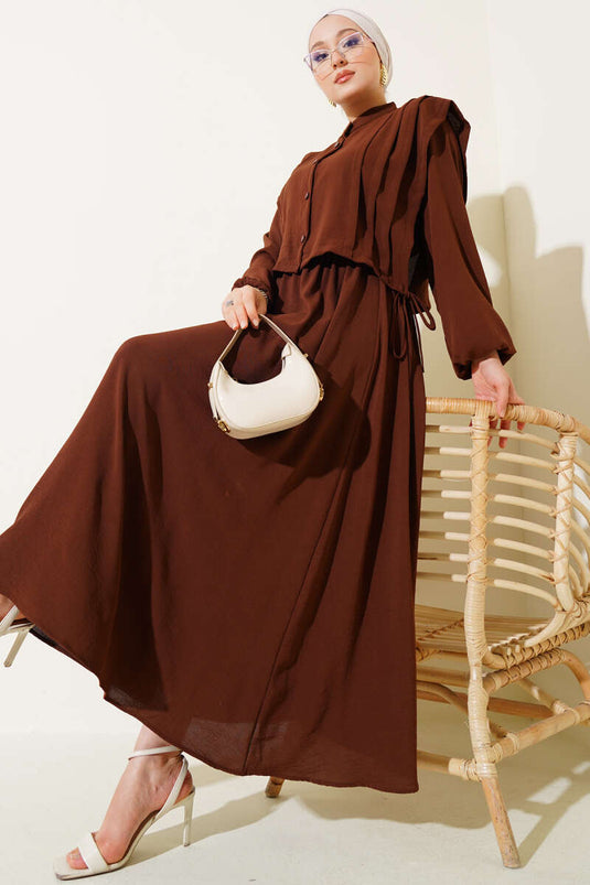 Robe ample avec boléro et détails plissés devant, couleur café