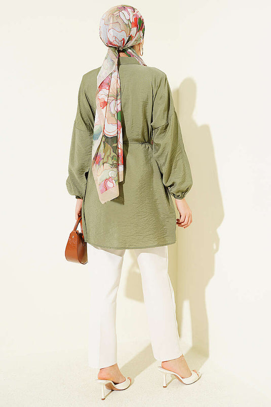 Chemise kaki boutonnée Brit avec détails plissés à l'avant