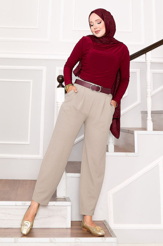 بنطلون مطوي بجيوب مفصلة باللون الحجري