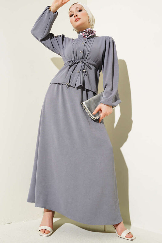 بدلة تنورة بخصر أمامي مطوي ونفق باللون الرمادي الداكن