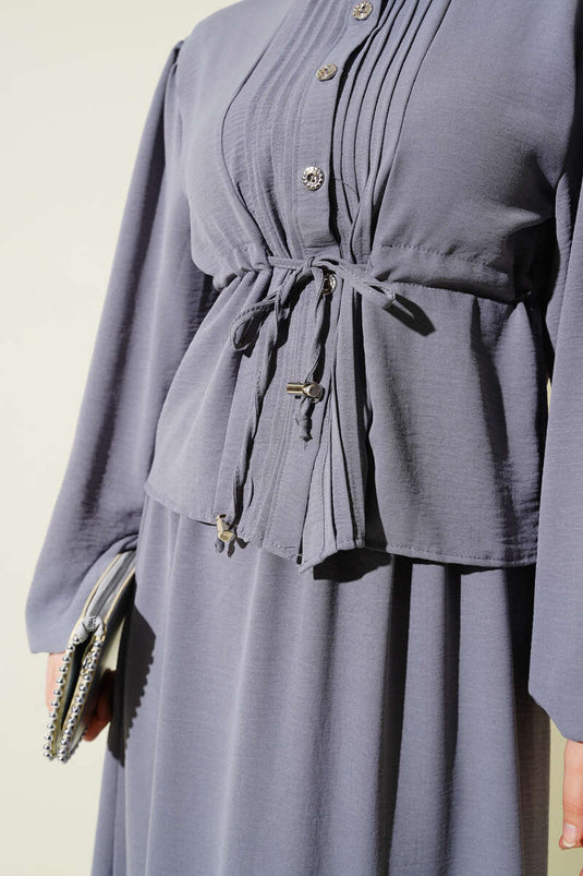 بدلة تنورة بخصر أمامي مطوي ونفق باللون الرمادي الداكن