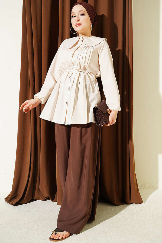 Beige Bluse Mit Falten Vorne Und Seemannskragen - Modische Damenbekleidung