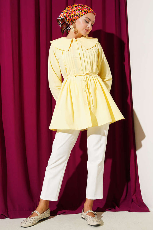 قميص بياقة بحرية مطوية من الأمام، أصفر