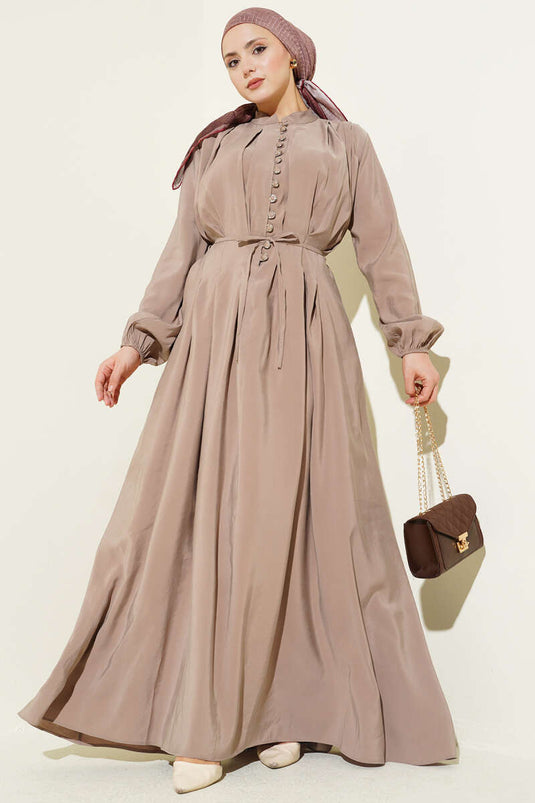 Robe en modal beige à plis avant et boutons