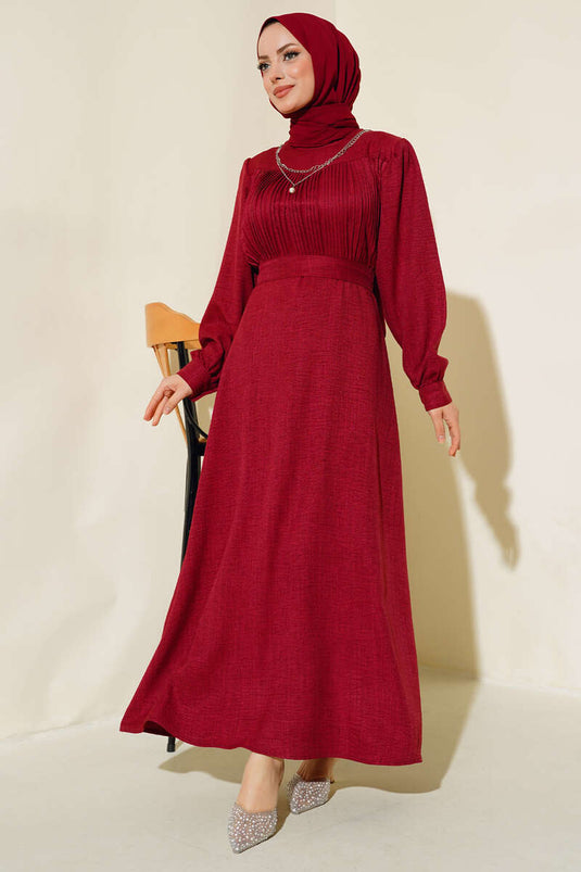 فستان من الكتان بكسرات أمامية باللون العنابي