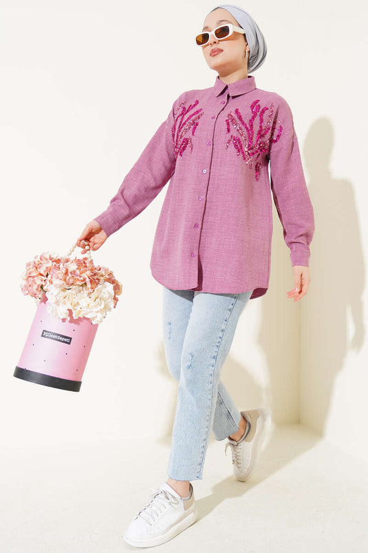 قميص بتفاصيل الترتر على الجهة الأمامية، لون وردي باهت