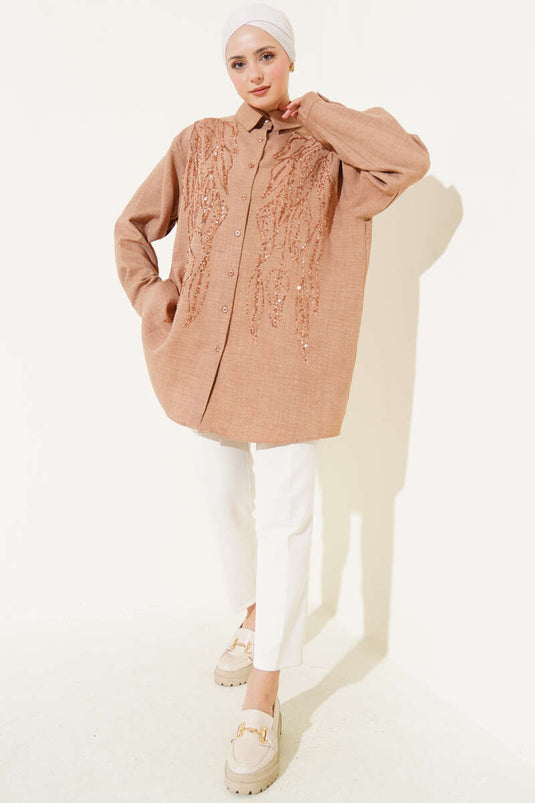 قميص لاتيه أساسي مع مقدمة مزينة بالترتر