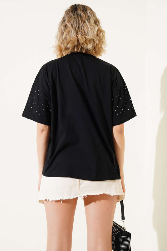 تي شيرت أسود مزين بالأحجار من الأمام