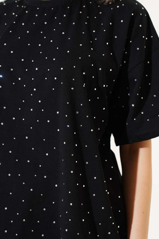 تي شيرت أسود مزين بالأحجار من الأمام