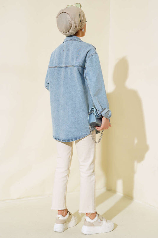 Veste en jean à double poche et empiècement strass sur le devant, bleue