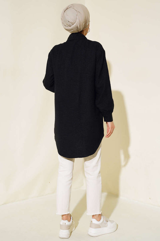 سترة بأزرار أمامية مرصعة باللون الأسود