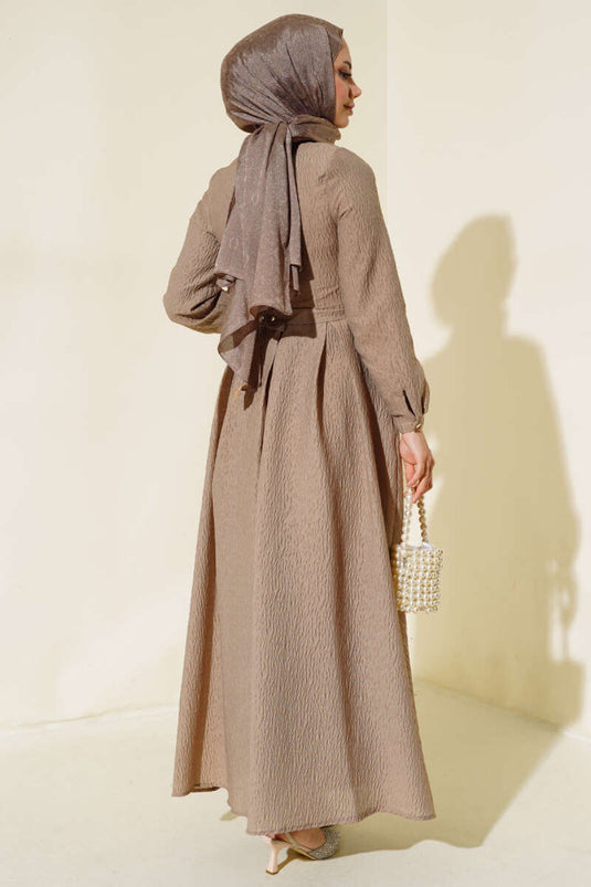 فستان بواجهة حجرية بني حليبي