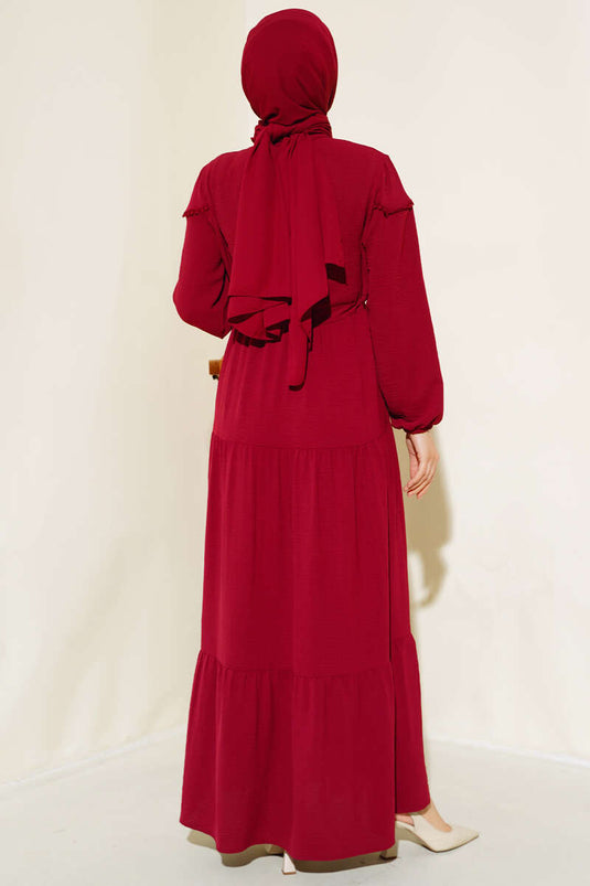 Robe bordeaux à demi-boutonnée et à volants