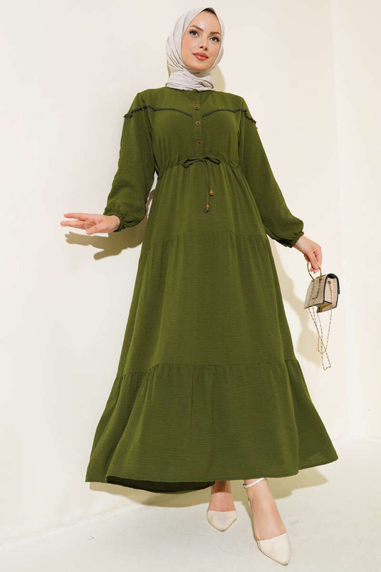فستان كاكي بطبقات وأزرار أمامية نصفية