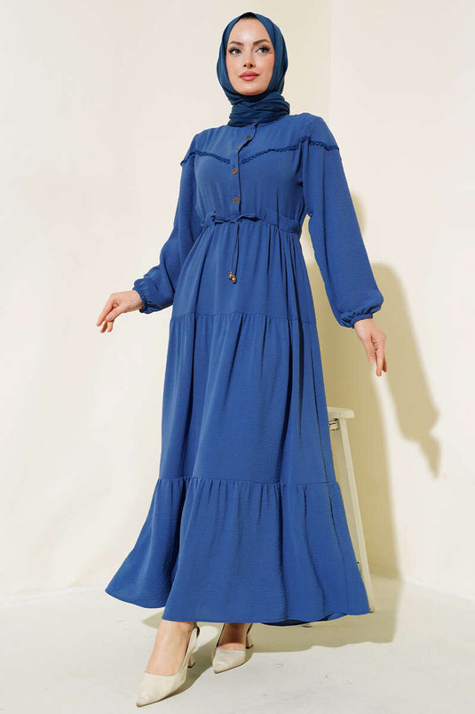 Robe indigo à volants et demi-boutonnage sur le devant