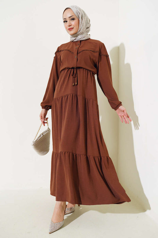 فستان بطبقات نصف أزرار بني