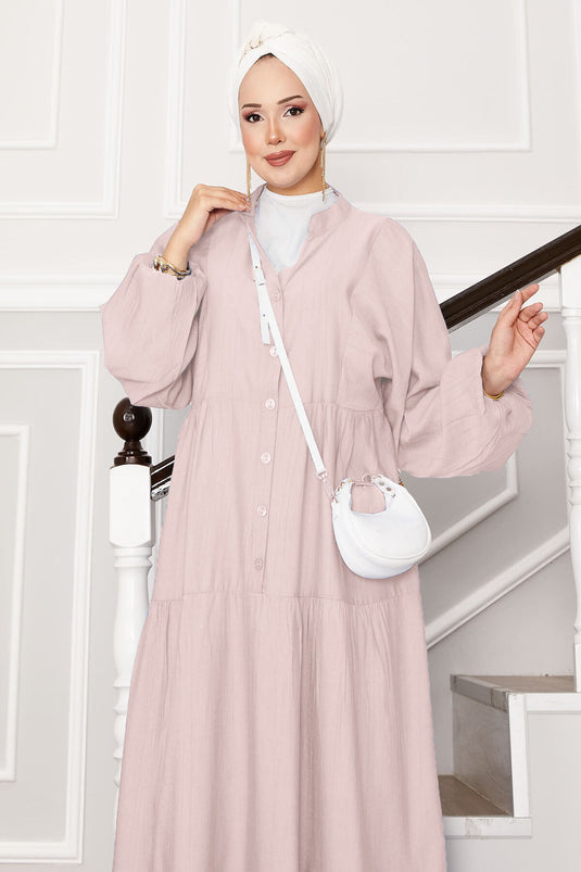 فستان كريمي متعدد الطبقات مع نصف زر أمامي