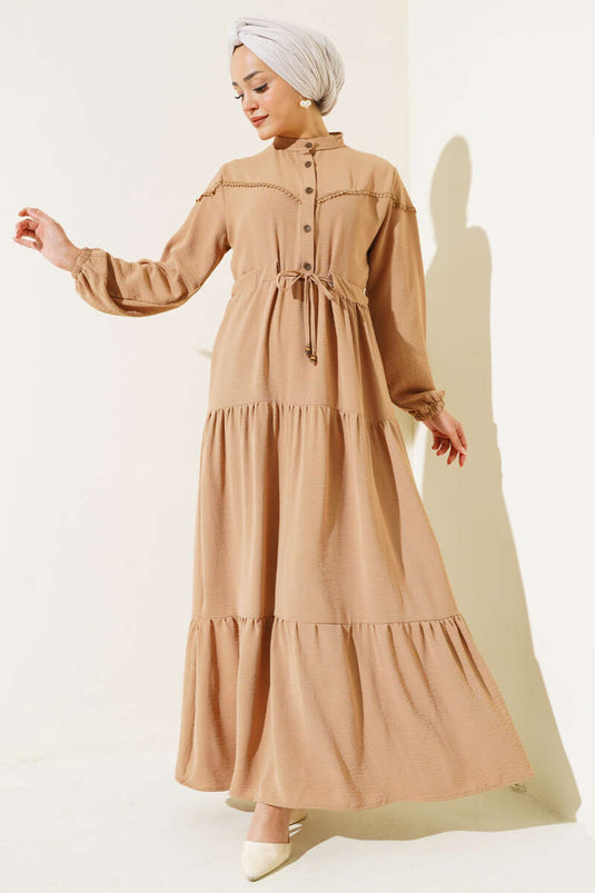 فستان لاتيه متعدد الطبقات بأزرار أمامية نصفية