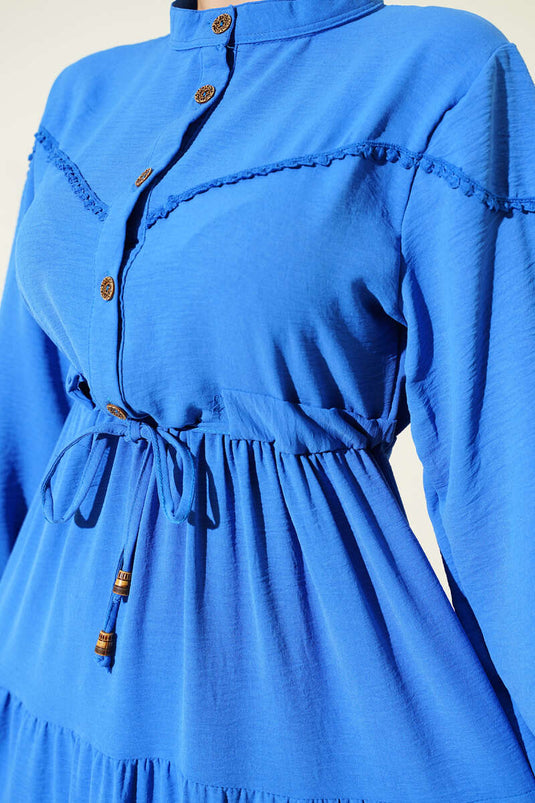 Robe à volants avec demi-boutons bleue