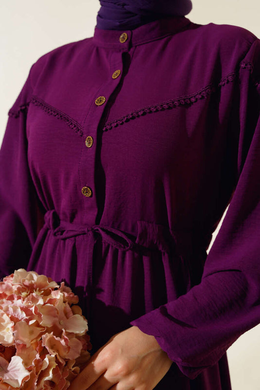 Robe à volants avec demi-boutons devant, couleur violette