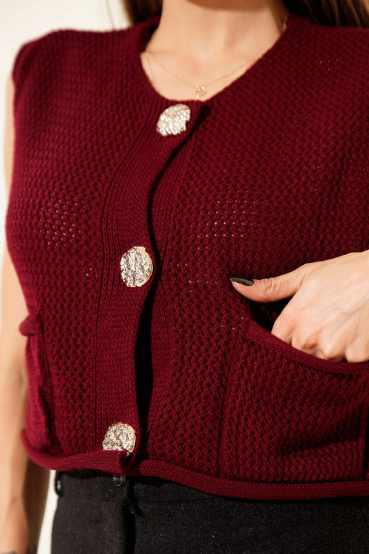 صدرية محبوكة بتفاصيل أزرار، لون عنابي