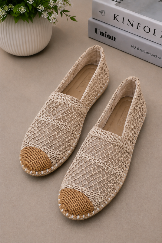 Ballerines à bout en paille avec détails en maille beige