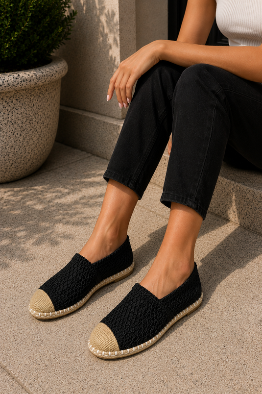 Ballerines noires à bout en paille tressée