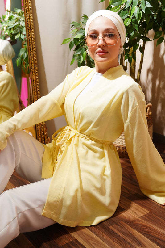 Kimono tricoté avec ceinture jaune