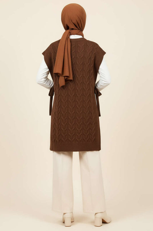 كنزة صوفية محبوكة برباط جانبي، لون قهوة