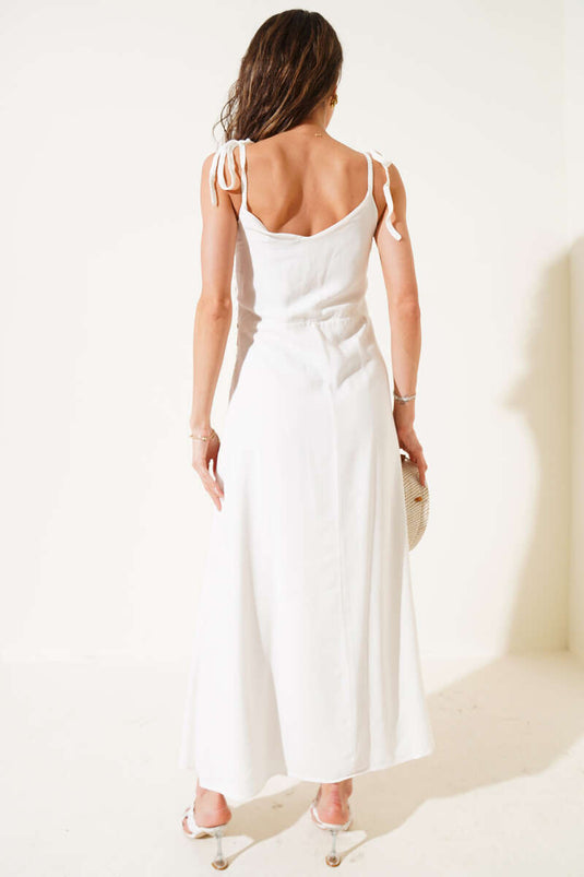 Strickkleid mit Details und Trägern in Ecru