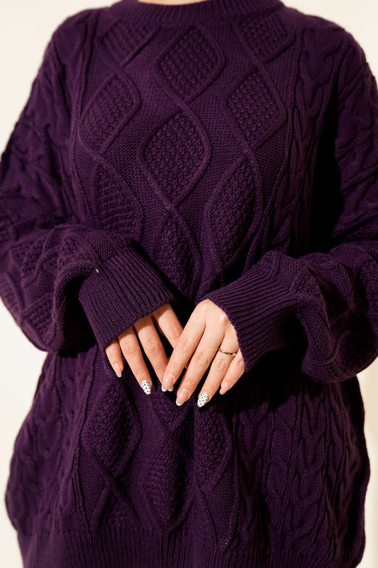 سترة محبوكة باللون الأرجواني