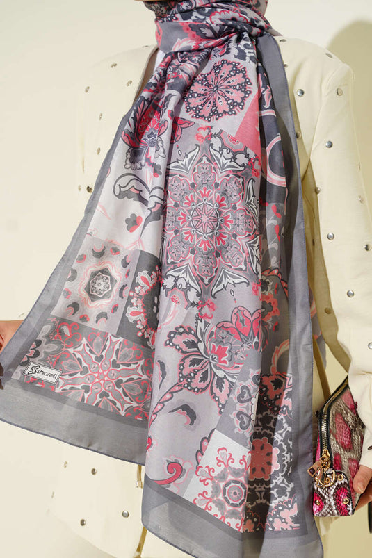 وشاح رمادي بنقوش زهور أصلية