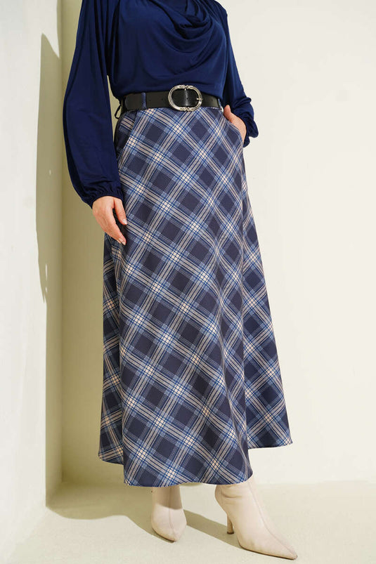 تنورة مربعة بنمط مربعات مع مشبك حزام بيضاوي كحلي