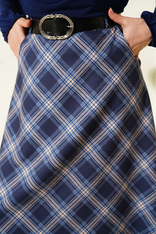 تنورة مربعة بنمط مربعات مع مشبك حزام بيضاوي كحلي