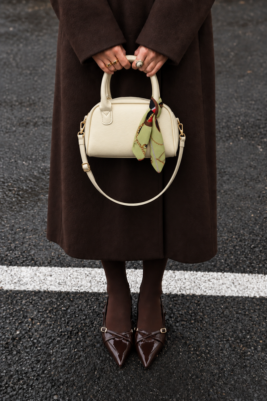 Sac Ovale Avec Foulard En Jaune