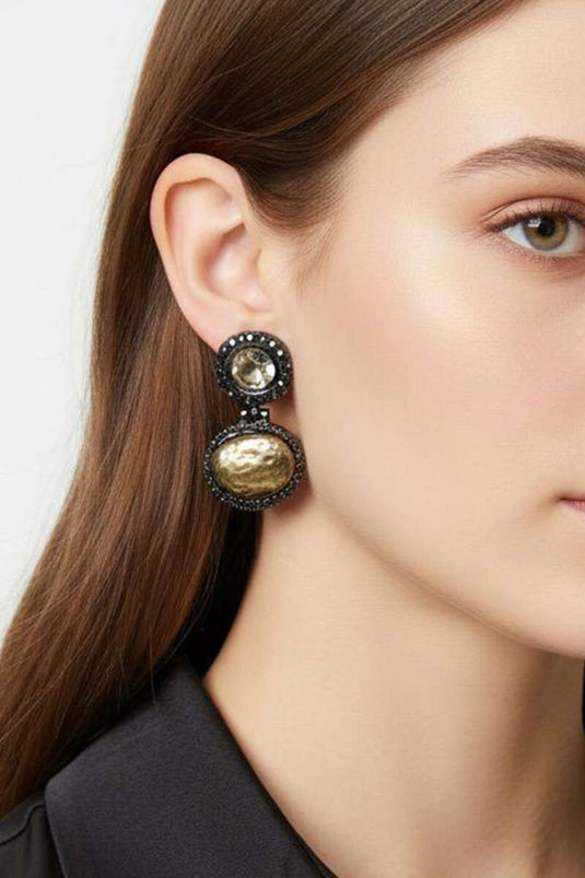 أقراط بيضاوية الشكل من الحجر، عتيقة الطراز، باللونين الأخضر والبني.