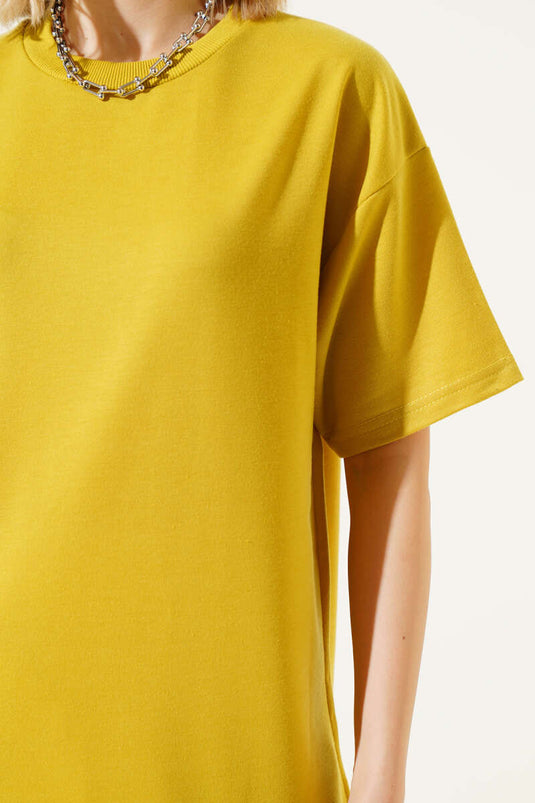 تي شيرت أساسي كبير الحجم باللون الأخضر الزيتي