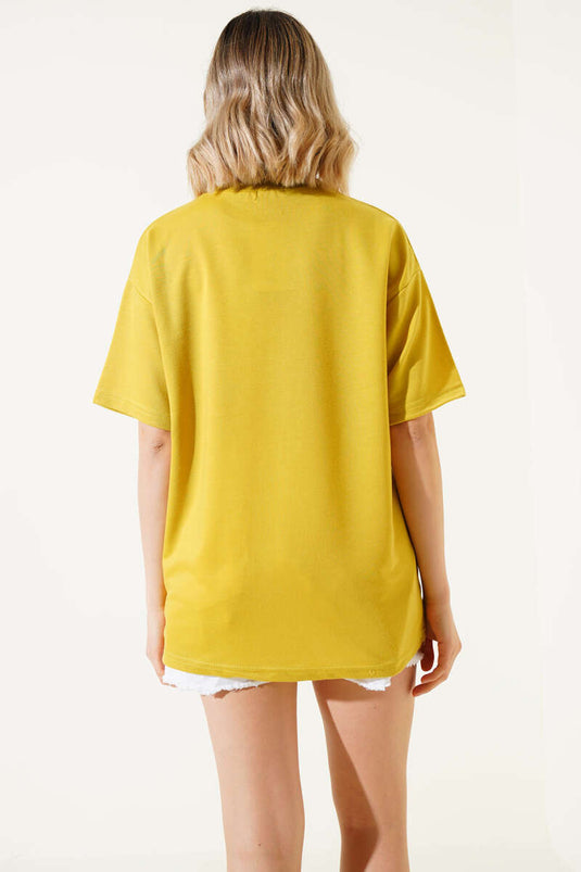 تي شيرت أساسي كبير الحجم باللون الأخضر الزيتي