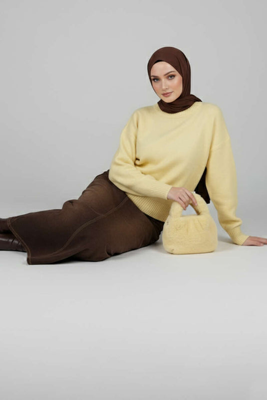 سترة تريكو كبيرة الحجم باللون الأصفر