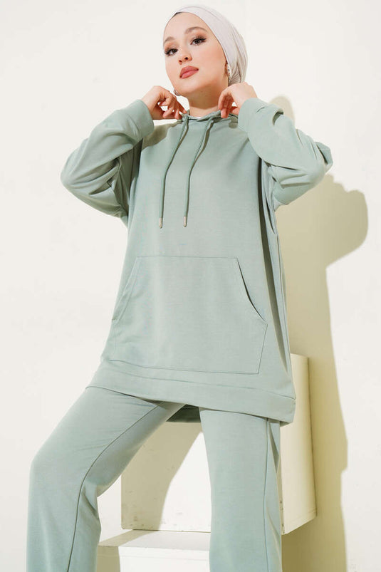 بدلة من قطعتين بغطاء رأس وأرجل مرنة، لون أخضر لوزي